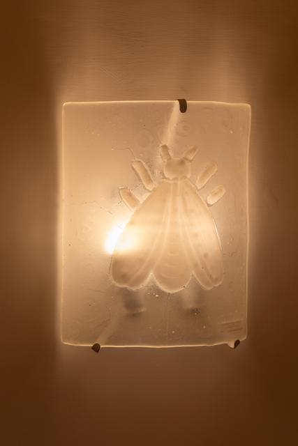 Bee wall lamp